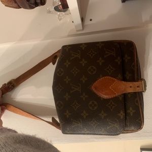 LOUIS VUITTON- VINTAGE SQUARE SHOULDER BAG